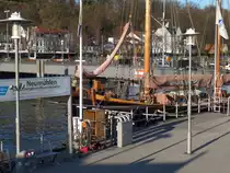 Hamburg am 6.4.2015: Elbe, Impression aus Neum�hlen  /  