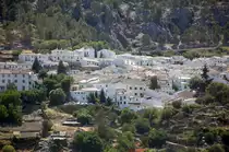 Grazalema im Nordosten der Provinz C�diz. Grazalema ist eines der �wei�en D�rfer� Andalusiens; typisch daf�r sind die wei� gestrichenen H�user und engen verwinkelten Gassen, wie sie auch in Nordafrika zu finden sind. Aufnahme: Juli 2014.