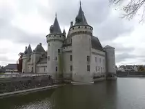 Schloss Sully-sur-Loire, erbaut ab 1395 durch Guy VI. de La Tr�mo�lle (29.10.2015)