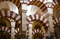 Im Innenraum der Moschee-Kathedrale Mezquita-Catedral von C�rdoba. Das Bauwerk geh�rt mit ca. 23.000 m� zu den gr��ten ehemaligen Moscheebauten weltweit. Aufnahme: Juli 2014.