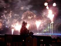 Feierliche Er�ffnung der neuen Sundquerung in Stralsund.
Feuerwerksimpressionen - Das Finale- 20.10.07