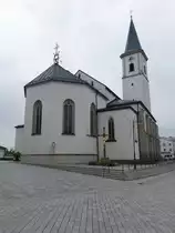 Perlesreut, St. Andreas Kirche, dreischiffige Hallenkirche mit erh�htem Mittelschiff, Turmunterbau sp�tgotisch, Langhaus neugotisch erbaut von 1885 bis 1886 (24.05.2015)