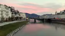 Blick auf die Staatsbr�cke in Salzburg am 11.12.2015.