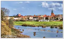  Blick �ber einen Altarm der Aller, im Hintergrund die Stadt Verden. November 2010.