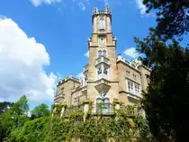 Dresden - der Turm des Schloses Eckberg, 1859-1861 �ber der Elbe am Ende der Loschwitzh�he erbauter Palast f�r einen englischen Kaufmann, eines der 3 sog. Elbschl�sser. Heute als Hotel genutzt.
Aufgenommen im Mai 2013.