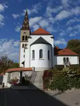 Liggeringen, St. Georg Kirche, sp�tgotischer Chor, Langhaus erbaut von 1905 (03.10.2015)