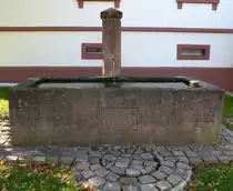 Broggingen, der Brunnen von 1867 gegen�ber vom Rathaus, Okt.2015