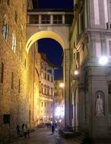 Vom Piazza di Signoria ein n�chtlicher Blick in ein Gasse...

