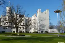 Die sog.  Burg Hohenzollern , eines der klazistischen Geb�ude von Heiligendamm (Stadt Bad Doberan, Landkreis Rostock, Mecklenburg-Vorpommern, November 2011)