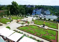 WEILBURG im hessischen WESTERWALD an der LAHN mit seinem pr�chtigen Schloss hoch �ber der Lahn,hier mit Blick auf Schlossgarten und Oberstadt am 17.7.2014....
auch so ein traumhaftes St�dtchen an der Lahn.