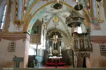 Logenempore, Blick zum Altar aus der Barockzeit in der Backsteinkirche St.-Johannes in Rerik (Landkreis Rostock, Mecklenburg-Vorpommern, November 2011)