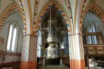 Backsteinkirche St.-Johannes in Rerik mit Blick vom Altarraum Richtung Orgel (Landkreis Rostock, Mecklenburg-Vorpommern, November 2011)