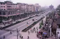 Die Xi d�jie-Allee in Xian. Aufnahme: Mai 1989 (Bild vom Dia).
