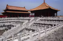 Halle der mittleren Harmonie und Halle der Wahrung der Harmonie in der Verbotenen Stadt von Peking. Aufnahme: Mai 1989 (Bild vom Dia).