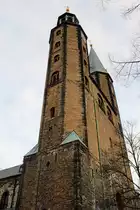 Blick auf die Hauptpfarrkirche mit den unterschiedlichen hohen T�rmen (Differenz 60 cm) gesehen aus der Altstadt von Goslar am 22. Dezember 2015.