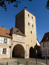 Hagenau, der Ritterturm, stadtausw�rts gesehen, geh�rt zur 1300 errichteten Stadtmauer, Sept.2015