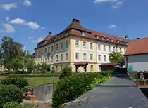 Absberg, ehem. Deutschordenschlo�, dreigeschossige Dreifl�gelanlage, erbaut 1725 durch Franz Keller (04.06.2015)