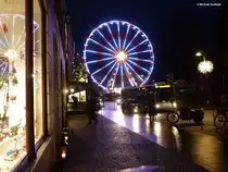 Das Riesenrad auf dem Weihnachtsmarkt gegen�ber dem Heiligen-Geist-Hospital (L�beck, Dezember 2011)
