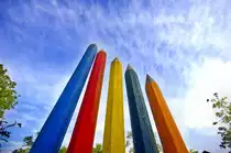 Gro�e Bleistiften aus Holz am d�nischen Kulturhaus �Valsb�lhus� in Walssb�ll. Aufnahme: Mai 2012.