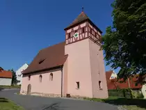 Markttriebendorf, Ev. St. Matth�us Kirche, Chorturm mit Fachwerk, erbaut im 13. Jahrhundert (02.08.2015)