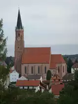 Geisenhausen, kath. St. Martin Kirche, sp�tgotische Hallenkirche, erbaut ab 1477, 
Turmobergeschosse 1547, von 1852 bis 1870 neugotischer Umbau (15.08.2015)