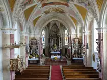 Gr�nthal, neubarocker Innenraum der Pfarrkirche St. Andreas (15.08.2015)