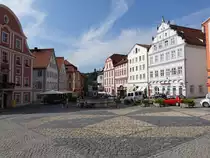 Eichst�tt, Marktplatz mit Willibaldsbrunnen von 1695 (23.08.2015)