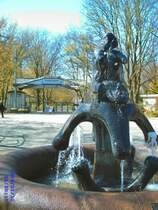 Berlin, Brunnen am Eingang zum Britzer Garten, Aufnahme: Fr�hjahr 2007