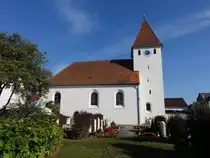 Kaldorf, St. Andreas Kirche, Saalkirche mit Walmdach, erbaut 1709 durch Johann Baptist Camesino, Langhaus 1925 verl�ngert (23.08.2015)