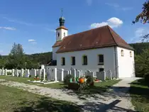 Walting, Pfarrkirche St. Johann Evangelist, romanische Chorturmanlage, Langhaus neu erbaut 1723, verl�ngert nach Westen von 1923 bis 1924 (23.08.2015)