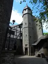 Burg ALTENA (Innenhof) hoch �ber der Stadt an der Lenne,und immer noch,wie vom
 Vater der Jugendherbergen  R. Schirrmann initiiert,
Aufenhaltsort f�r Junge und Junggebliebene...hier am 4.7.2014