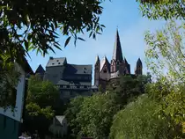LIMBURG- Blick auf den sp�tromanischen Dom St. Georg auf dem Felsen
hoch �ber der Lahn,am 26.8.2015