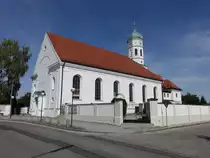 Maisach, kath. St. Vitus Kirche, sp�tgotischer Polygonalchor mit barockem Turm, erbaut 1759, Langschiff erbaut 1909 bis 1910 durch Josef Elsner (13.09.2015)