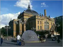 Oslo. Das Nationaltheatret wurde 1899 er�ffnet. Scan eines Dias vom Juni 1994.