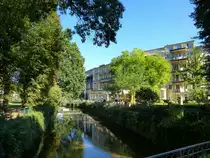 Baden-Baden, H�userzeile an der Oos, gegen�ber vom Kurgarten, Sept.2015