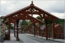 Trondheim. Die sch�ne h�lzerne Bybrua f�hrt �ber die Nidelva. Scan eines Dias vom Juni 1994.