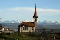 Die Kirche von Vuiteb�uf mit dem Alpenpanorama im Hintergrund; 21.02.2016