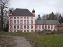 Schloss Gro�h�henrain, erbaut ab 1724 durch Johann Georg Messerer, Hauptbau mit kleinen Eckt�rmen (09.02.2016)