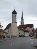 Hohenlinden, Filialkirche Maria Heimsuchung und Pfarrkirche St. Josef, Filialkirche erbaut 1489, neugotische St. Josef Kirche erbaut von 1901 bis 1903 durch Hans Schurr (09.02.2016)