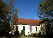 Hugstetten, die Martin-Luther-Kirche, Ansicht der S�dseite, Okt.2014