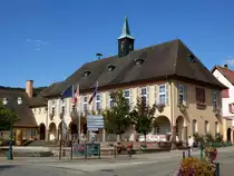 Lembach, das Rathaus der ca. 1600 Einwohner z�hlenden Gemeinde im Naturpark Nordvogesen, Sept.2015