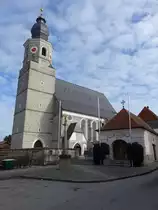 Feichten an der Alz, Pfarrkirche Maria Himmelfahrt, dreischiffige sp�tgotische Hallenkirche, erbaut von 1502 bis 1513, Rokoko Umbau von 1763 durch Franz Alois Mayr (14.02.2016)
