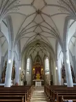 Engelsberg, neugotischer Innenraum der Pfarrkirche St. Andreas, Alt�re von 1863 (14.02.2016)