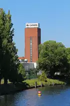 Wasserturm der Farbenwerke in Berlin-Niedersch�nweide im Juni 2015