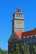 Ehemaliger Wasserturm im sog.  Peter-Behrens-Bau  in der Ostendstra�e im Berliner Stadtteil Obersch�neweide. Unter anderem befand sich in diesem Geb�ude das Werk f�r Fernsehelektronik(WF)in dem ich in den 80er Jahren meine Schrippen verdient habe... 