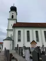 Oberflossing, kath. Pfarrkirche St. Johannes der T�ufer, barocke Saalkirche mit Wandpfeiler, erbaut von 1707 bis 1711 durch Dominikus Glasl (22.02.2016)