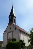 Baldersheim im s�dlichen Elsa�, die Pfarrkirche St.Peter und Paul von 1780, Juni 2015