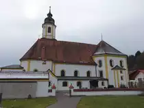 Oberornau, kath. Pfarrkirche St. Andreas, barockisierter Wandpfeilersaal mit eingezogenem Chor, neubarocker westlicher Erweiterung und S�dturm, erbaut ab 1761 (28.02.2016)