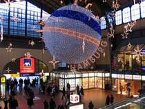 Weihnachtdekoration in der Wandelhalle des Hamburger Hauptbahnhofes am Ausgang Spitalerstra�e/City, 04.12.2007
