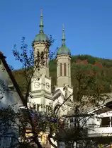 Todtnau, Blick von der M.-Thoma-Stra�e zur Kirche St.Johannes der T�ufer, Nov.2015
